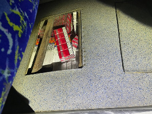 30.000 цигарета у фабричкој шупљини аутобуса