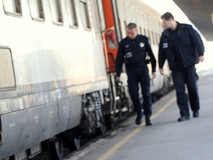Откривено 33 илегалца у возу