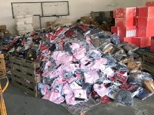 Шлепер гардеробе стао у аутобус