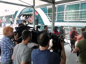 Цариници пожелели добродошлицу путницима крузера на Савском пристаништу