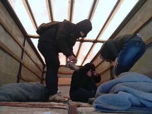 Тројица илегалних миграната откривена у камиону