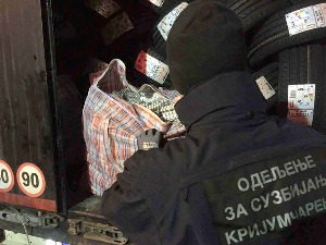 Данас: Корак испред кријумчара