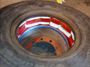 Цигарете у камионским резервним гумама