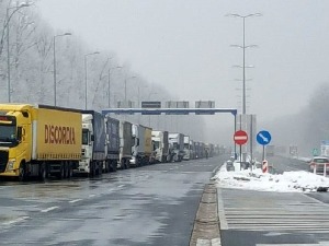 Успорен теретни саобраћај на више прелаза