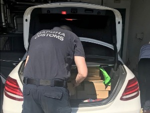 Аутомобил препун парфема и козметике