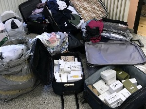 Заплењена велика количина сумњиве гардеробе и парфема на Градини