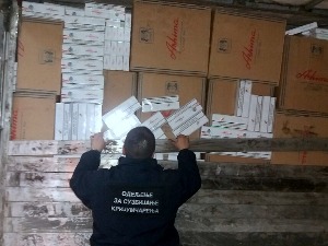 Цигарете у страницама камионске приколице