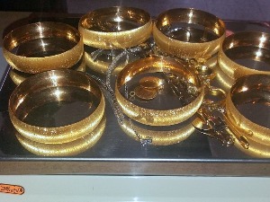 Уместо алата торба пуна злата