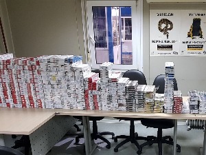 Преко 250 боксова цигарета у шупљинама крова и гепека