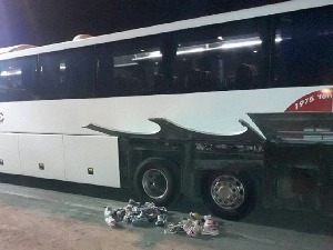 Возач аутобуса крио тајни товар у шупљинама изнад точкова