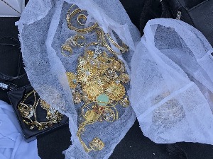 На свадбу са народном ношњом и златом од милион динара