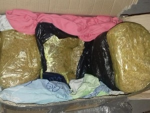 Сумњива гардероба у комбијима курирских служби