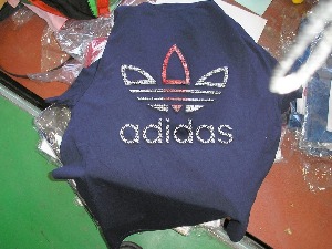 У два камиона заплењенa скоро тона робе