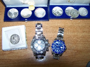 На Градини заплењен хашиш, скупи сатови и сребрњаци