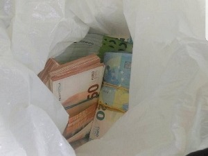 51.000 евра у кеси на задњем седишту