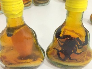 Девет флаша азијског афродизијака на аеродрому