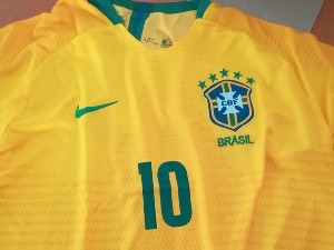 Откривена сумњива гардероба у духу предстојећег фудбалског првенства