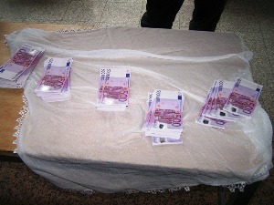 Цариници запленили готово пола милиона евра и килограм злата