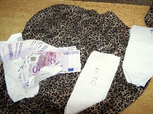 Девизе скривене око струка и у влажним марамицама