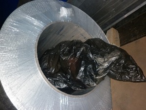 У кесе за смеће, па у колутове лима