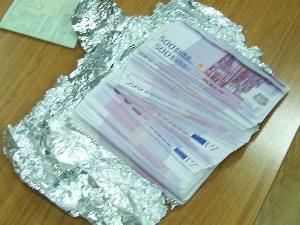 100. 000 евра у алуминијумској фолији