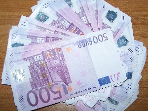 Задржане непријављене девизе на Градини