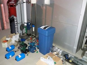 Читава ауто-перионица у приколици камиона