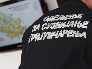 Политика: Килограм и по злата у теглама ајвара