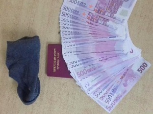 Три чарапе пуне девиза