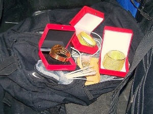 Ранац у гепеку пун златног накита