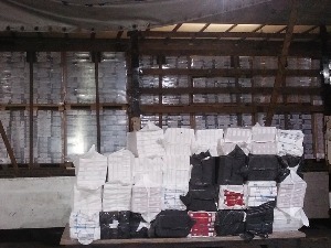 Цариници на Српској Црњи открили 1500 боксова кријумчарених цигарета