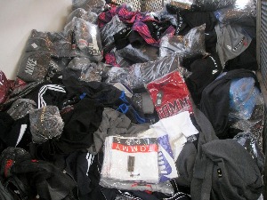 Више од пет тона сумњиве гардеробе на путу ка „Аризони“