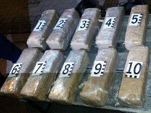 Преко 10 кг марихуане у праговима аутомобила