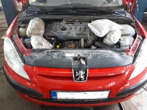 Пежо "нафилован" са готово 10 кг марихуане