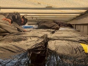 Мигарнти у кафи, гумама и контејнерима