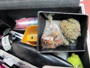 Марихуана у чаши и несесеру