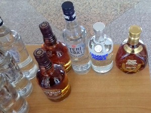 Путне торбе пуне жестоких пића