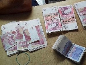 Непријављене девизе сакривене у кеси