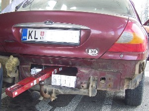 Цигарете у „бункеру“ испод пртљажника