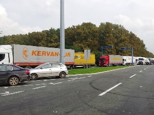 На Батровцима камиони чекају до пет сати на излаз из земље