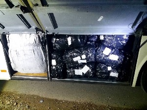 Аутобус препун сумњиве фирмиране гардеробе