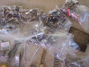 Заплењено више од три килограма сребра, злата и драгог камења