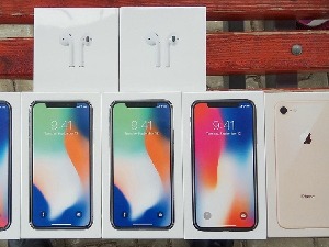 Шест „ајфона“ сакривено у аутомобилу