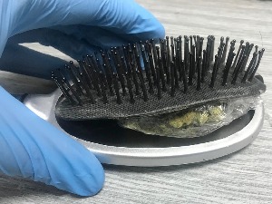 Четка за косу пуњена марихуаном