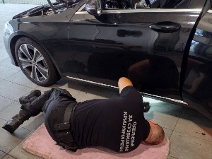 10 килограма кокаина у поду аутомобила 