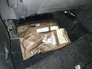 Еспресо кафа испод седишта у аутомобилу 