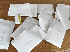 Еври сакривени у наслону за руке